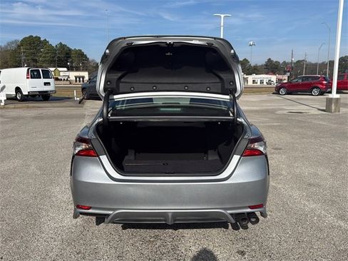 Used 2021 Toyota Camry SE w/ Carpet Mat Package (TMS) image 25