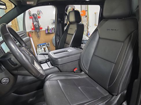 Used 2022 GMC Yukon XL Denali AWD/4WD image 17