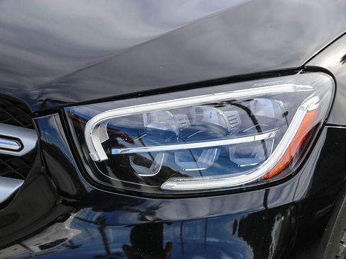 Used 2022 Mercedes-Benz GLC 300 image 4