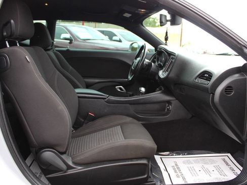 Used 2021 Dodge Challenger SXT RWD image 9
