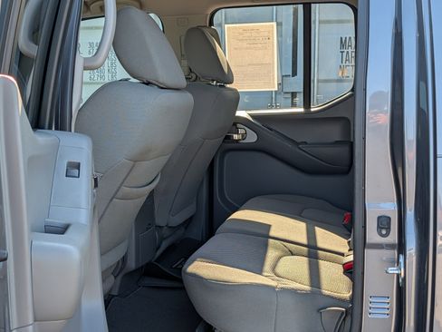 Used 2021 Nissan Frontier SV w/ Midnight Edition Floor Mats AWD/4WD image 14