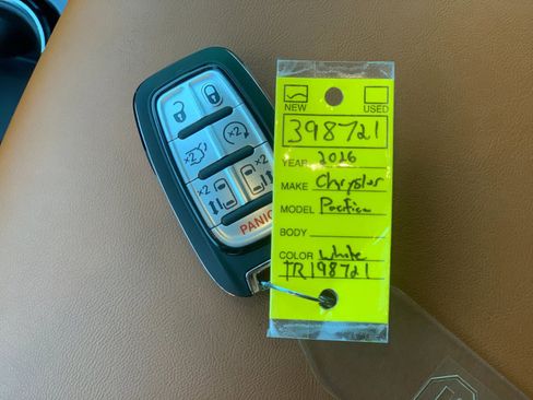 New 2026 Chrysler Pacifica Pinnacle image 9