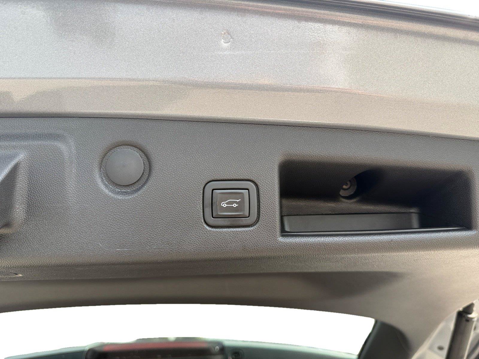 Used 2024 Chevrolet Equinox Premier FWD image 24