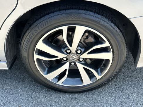 Used 2023 Honda Odyssey Touring image 5