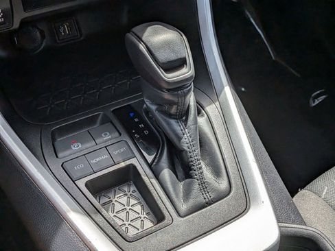 Used 2024 Toyota RAV4 XLE FWD image 17