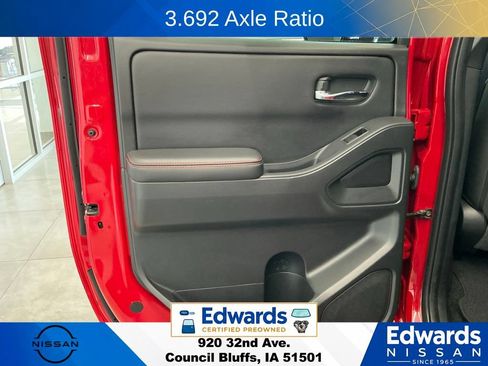 Used 2025 Nissan Frontier PRO-4X AWD/4WD image 12
