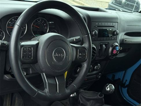 Used 2018 Jeep Wrangler Sport image 10