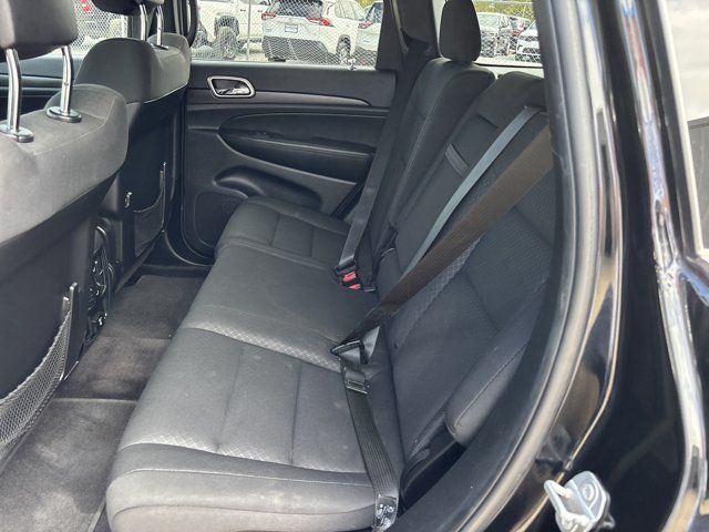 Used 2018 Jeep Grand Cherokee Laredo AWD/4WD image 15