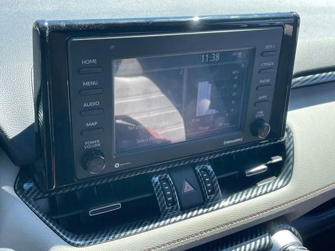 Used 2021 Toyota RAV4 XLE Premium image 8