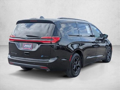 Used 2021 Chrysler Pacifica Limited w/ Uconnect Theater Family Group image 5