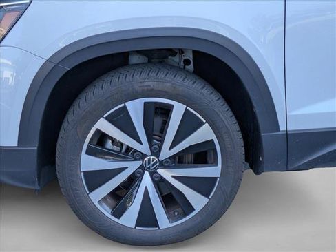 Used 2022 Volkswagen Taos SE FWD image 14