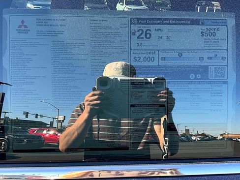 New 2025 Mitsubishi Outlander SE image 14