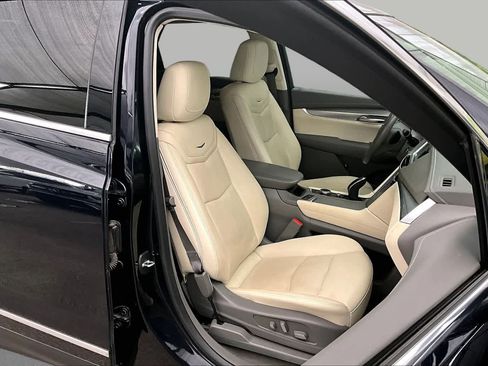 Used 2021 Cadillac XT5 Premium Luxury FWD image 9