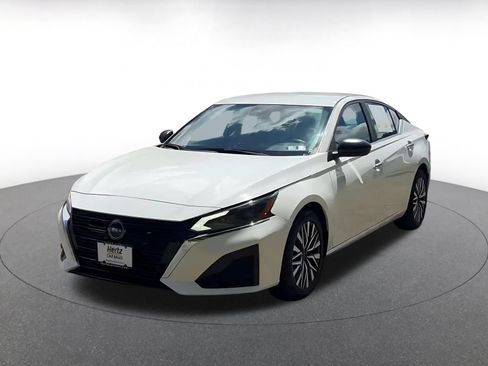 Used 2025 Nissan Altima 2.5 SV FWD image 5