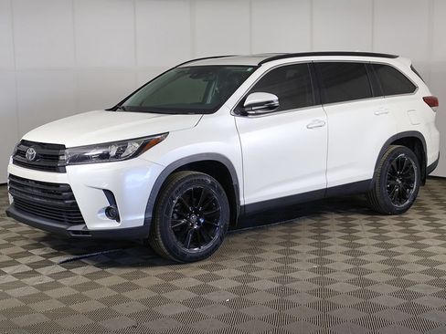 Used 2019 Toyota Highlander SE AWD/4WD image 11
