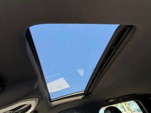 Used 2011 Porsche Cayenne S image 13