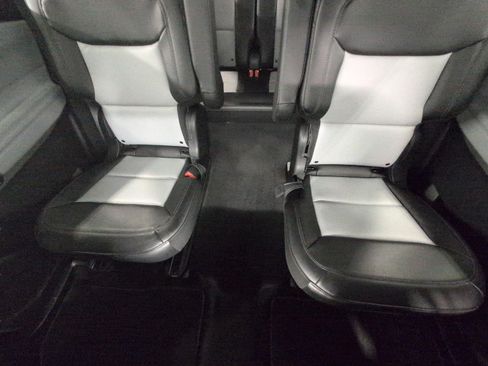 Used 2024 Ford Explorer XLT w/ Equipment Group 202A AWD/4WD image 24