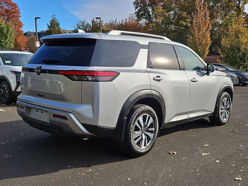 Certified 2023 Nissan Pathfinder SL image 5
