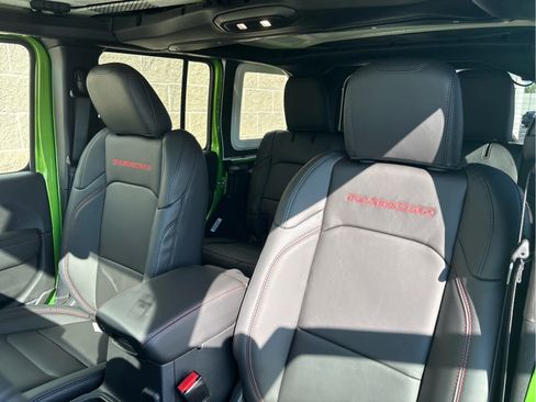 New 2025 Jeep Wrangler Unlimited Rubicon image 32