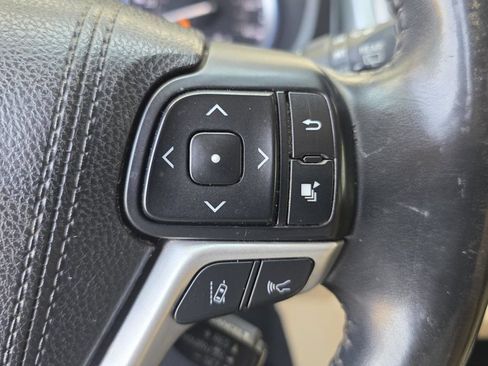 Used 2017 Toyota Highlander Limited FWD image 29