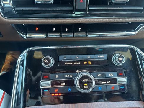 Used 2023 Lincoln Navigator L Reserve image 12