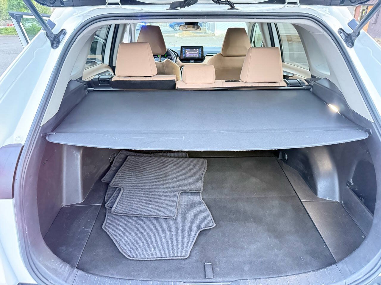 Used 2021 Toyota RAV4 XLE FWD image 11