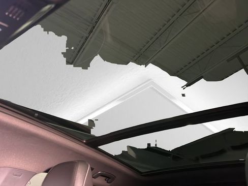 Used 2022 Volkswagen Tiguan SE R-Line image 25