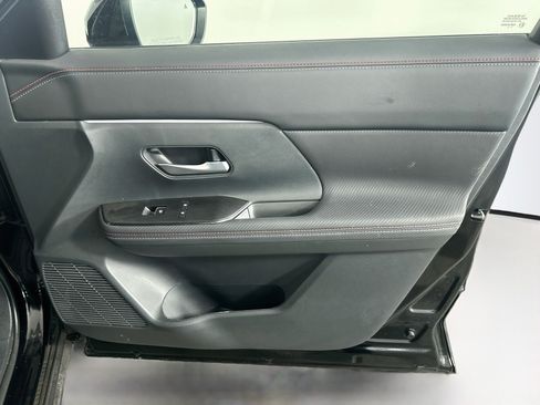 Used 2025 Nissan Kicks SR FWD image 32