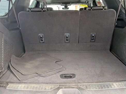 Used 2021 Chevrolet Suburban Premier w/ Premium Package image 32