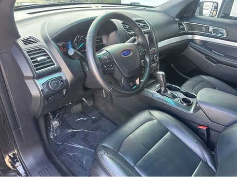 Used 2016 Ford Explorer XLT w/ Equipment Group 202A image 22