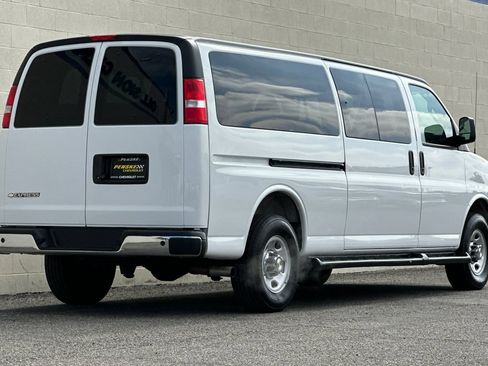 Used 2025 Chevrolet Express 3500 LT w/ LT Preferred Equipment Group RWD image 4