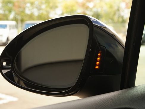 Used 2017 Porsche Cayenne S image 21