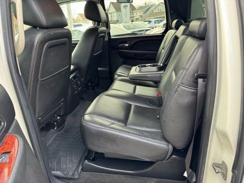 Used 2013 Chevrolet Avalanche LTZ image 18