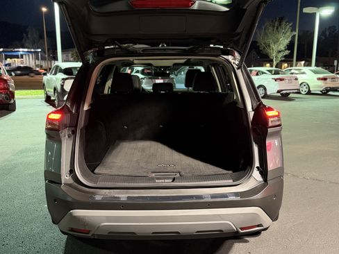Used 2023 Nissan Rogue SV w/ SV Premium B Package image 8