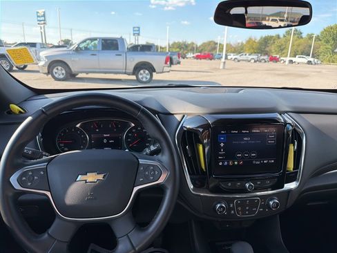 Used 2023 Chevrolet Traverse LT image 21