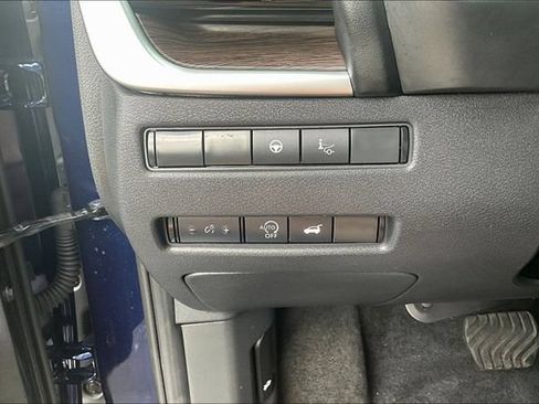 Used 2025 Nissan Rogue Platinum w/ Tech Package FWD image 15