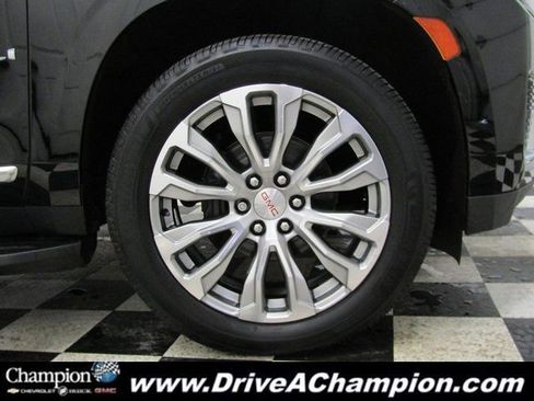 Used 2022 GMC Yukon Denali image 3