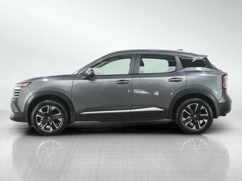 Used 2025 Nissan Kicks SV w/ SV Premium Package AWD/4WD image 2