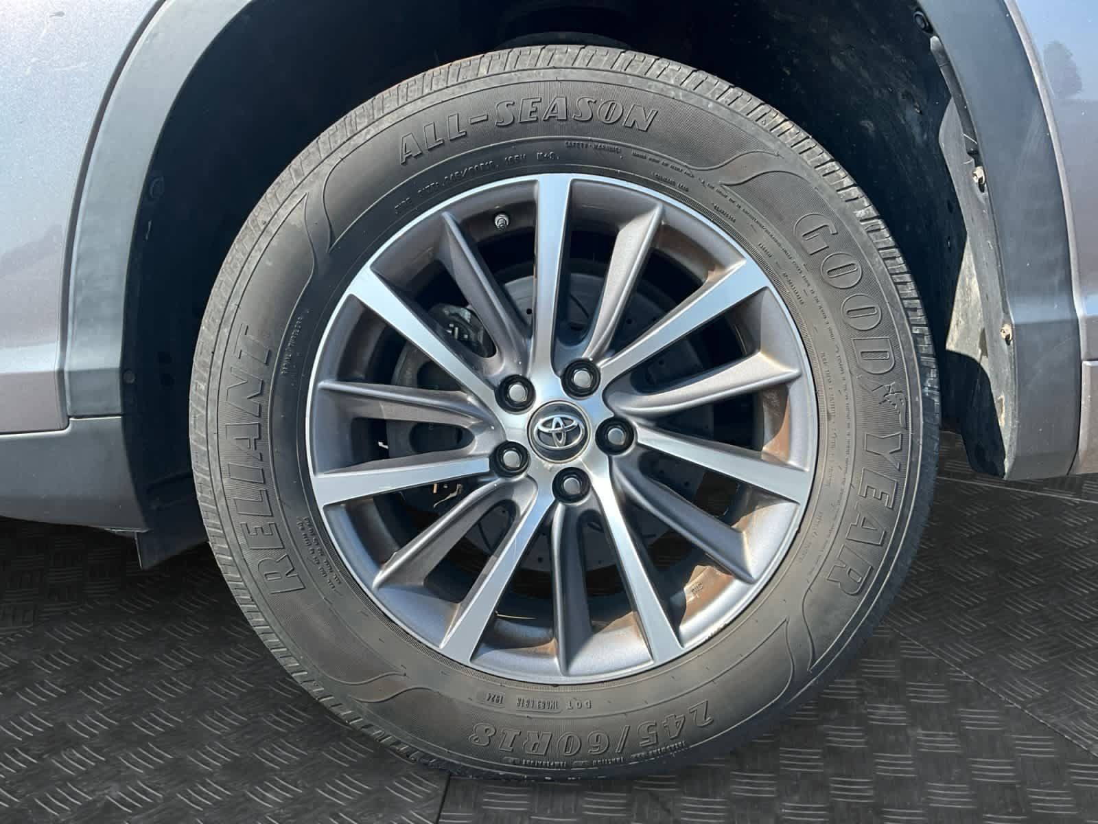 Used 2018 Toyota Highlander XLE FWD image 14