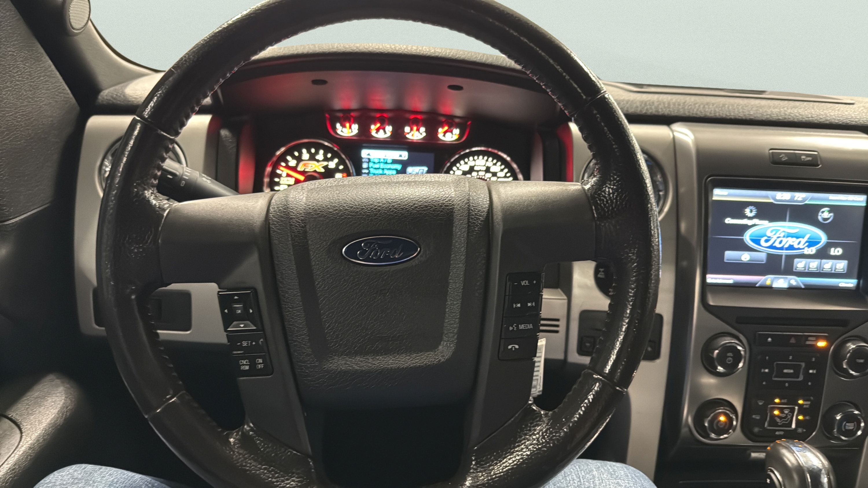 Used 2014 Ford F150 FX4 w/ Equipment Group 402A Luxury AWD/4WD image 21
