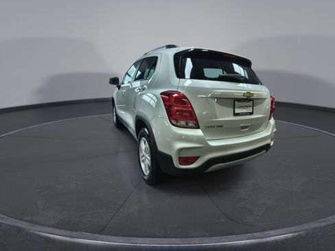 Used 2021 Chevrolet Trax LT AWD/4WD image 12