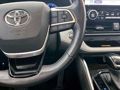 Used 2023 Toyota Highlander Platinum image 27