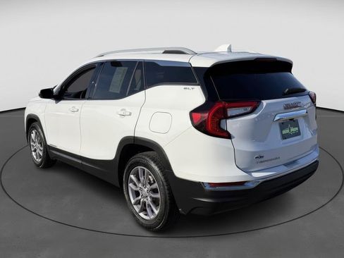 Used 2023 GMC Terrain SLT image 3