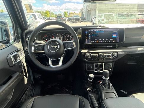 New 2026 Jeep Wrangler Unlimited Sahara AWD/4WD image 18
