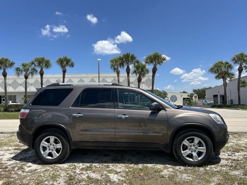 Used 2011 GMC Acadia SLE FWD image 4