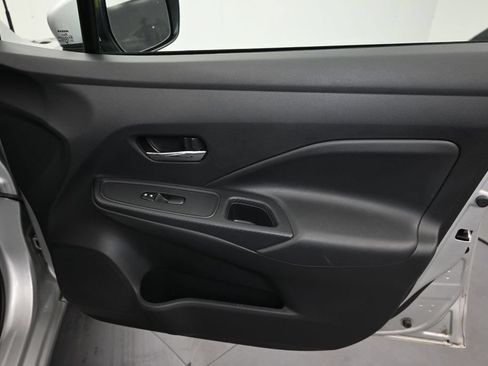 Used 2025 Nissan Versa SV FWD image 15