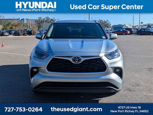 Used 2024 Toyota Highlander LE image 8