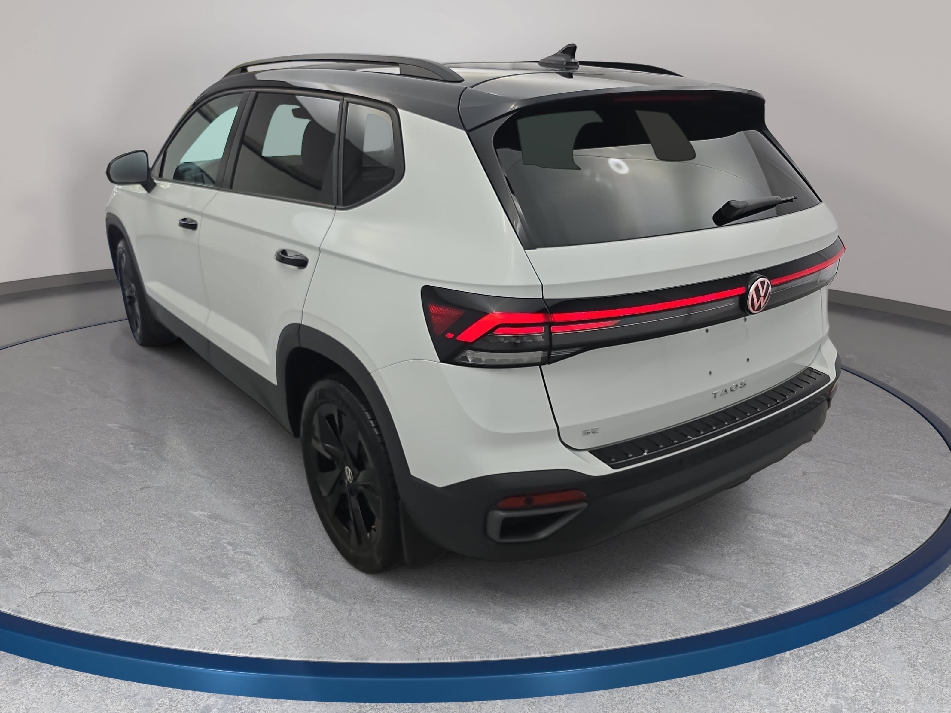 Certified 2025 Volkswagen Taos SE FWD image 7