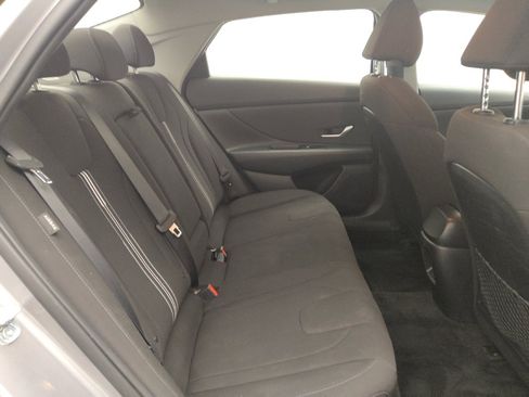 Used 2025 Hyundai Elantra SEL FWD image 19