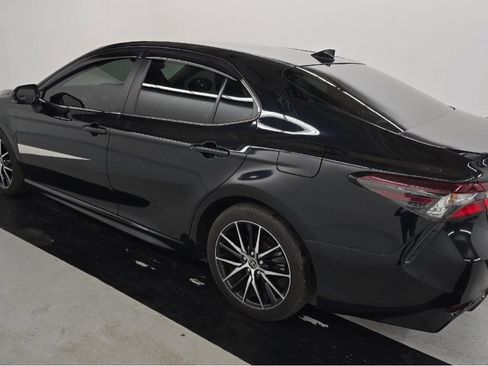Used 2023 Toyota Camry SE w/ Convenience Package image 4